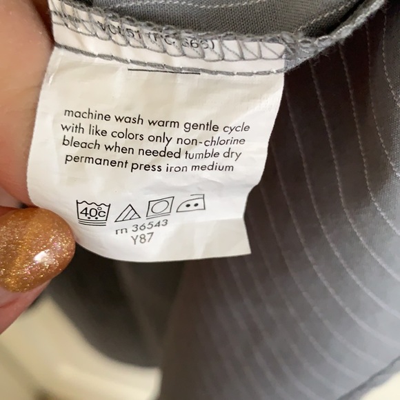 Van Heusen Men’s Long Sleeved Button Down Shirt - Picture 8 of 8